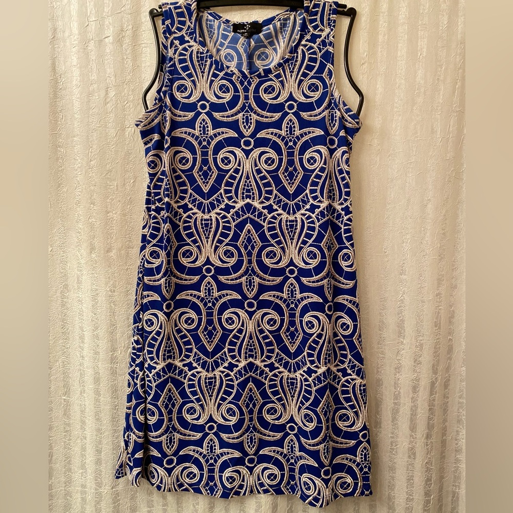 Size Medium. Ronni Nicole, Royal blue, buff and white. Raised design.
